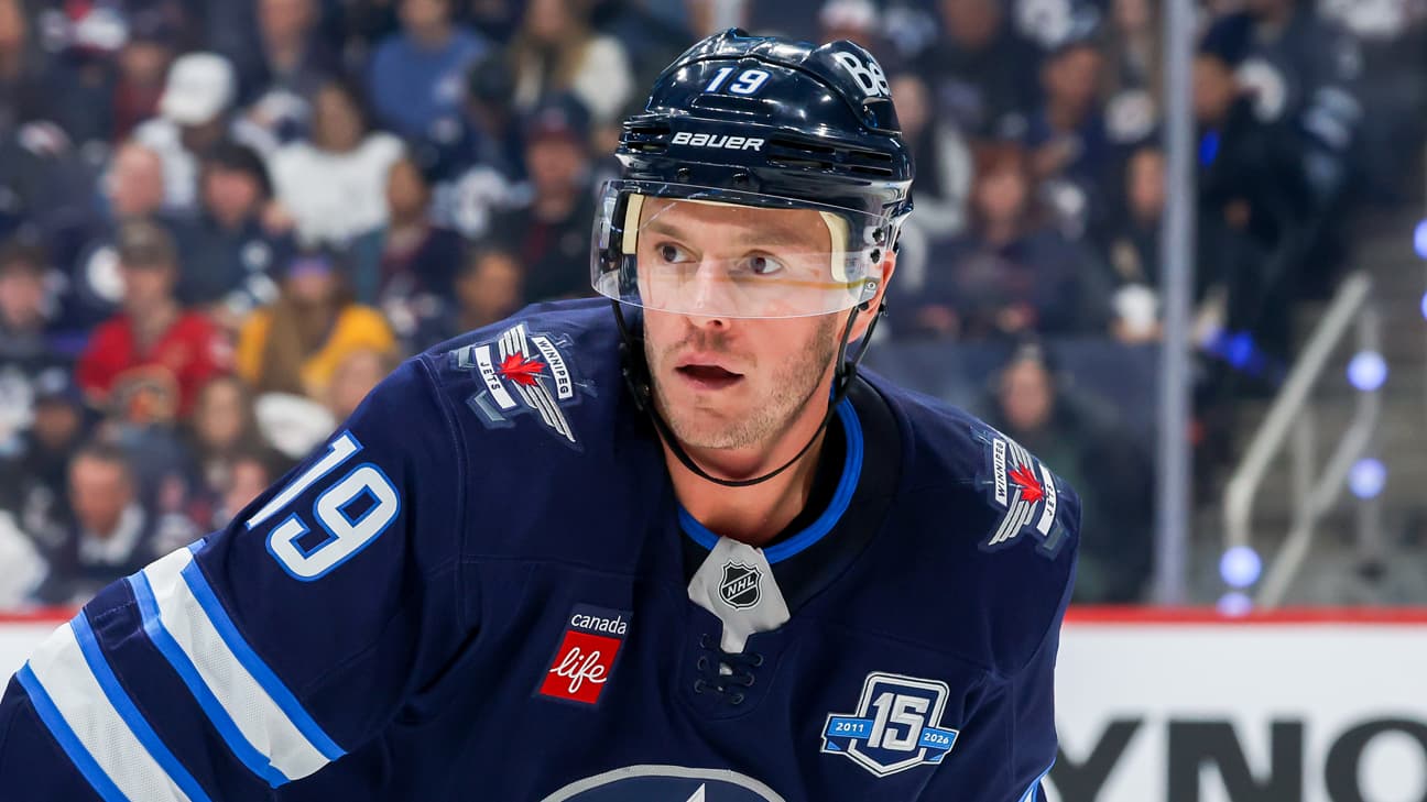 Jonathan Toews action shot