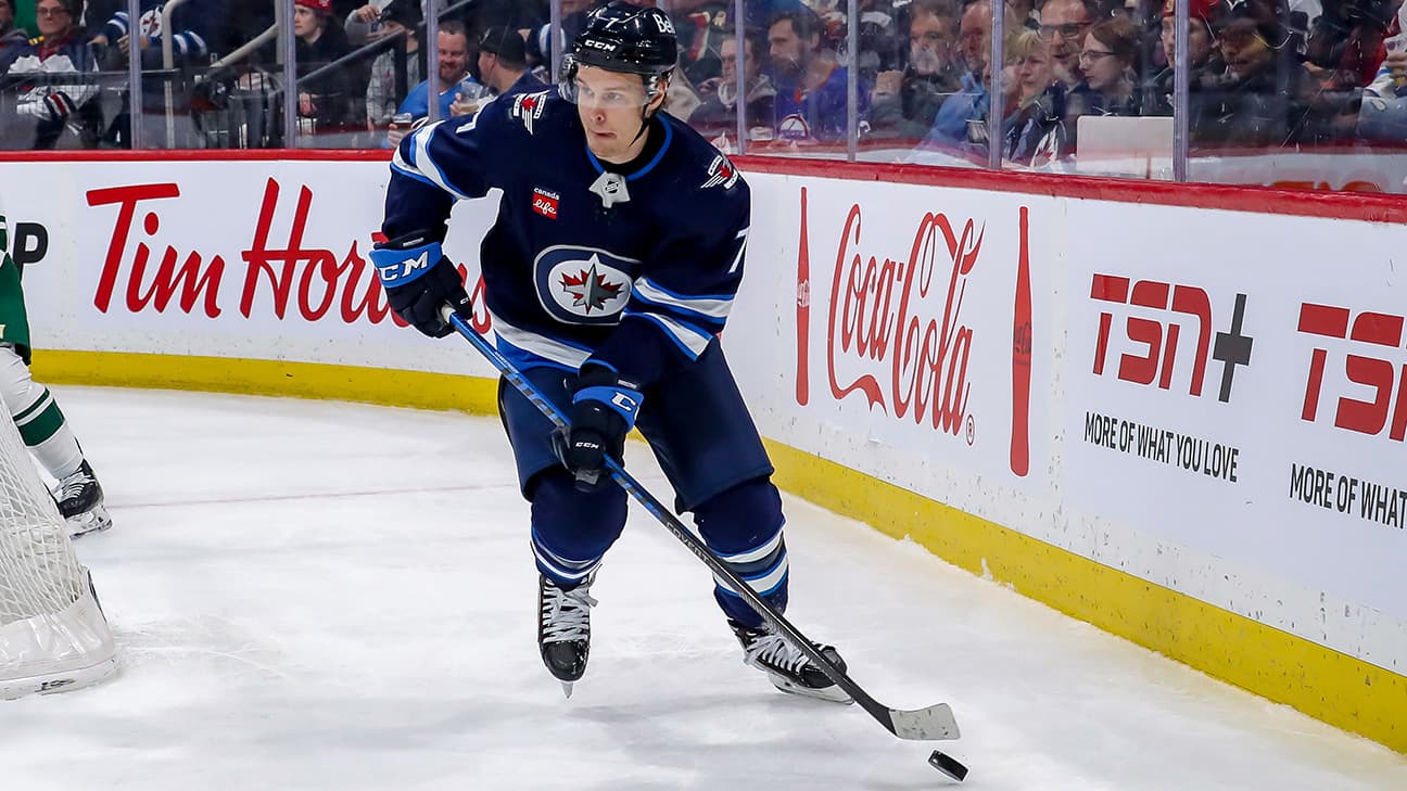 Vladislav Namestnikov action shot