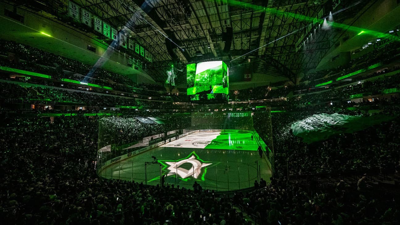 Michael Bunting action shot