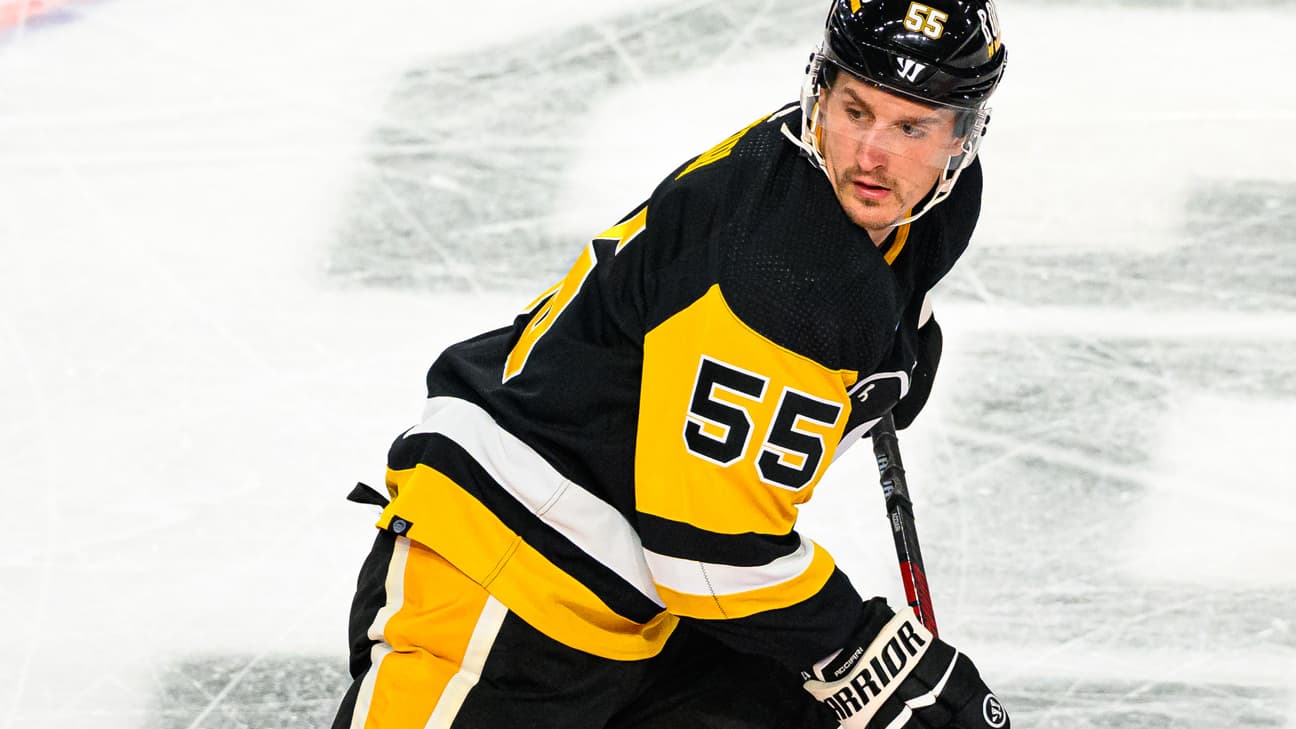 Noel Acciari action shot