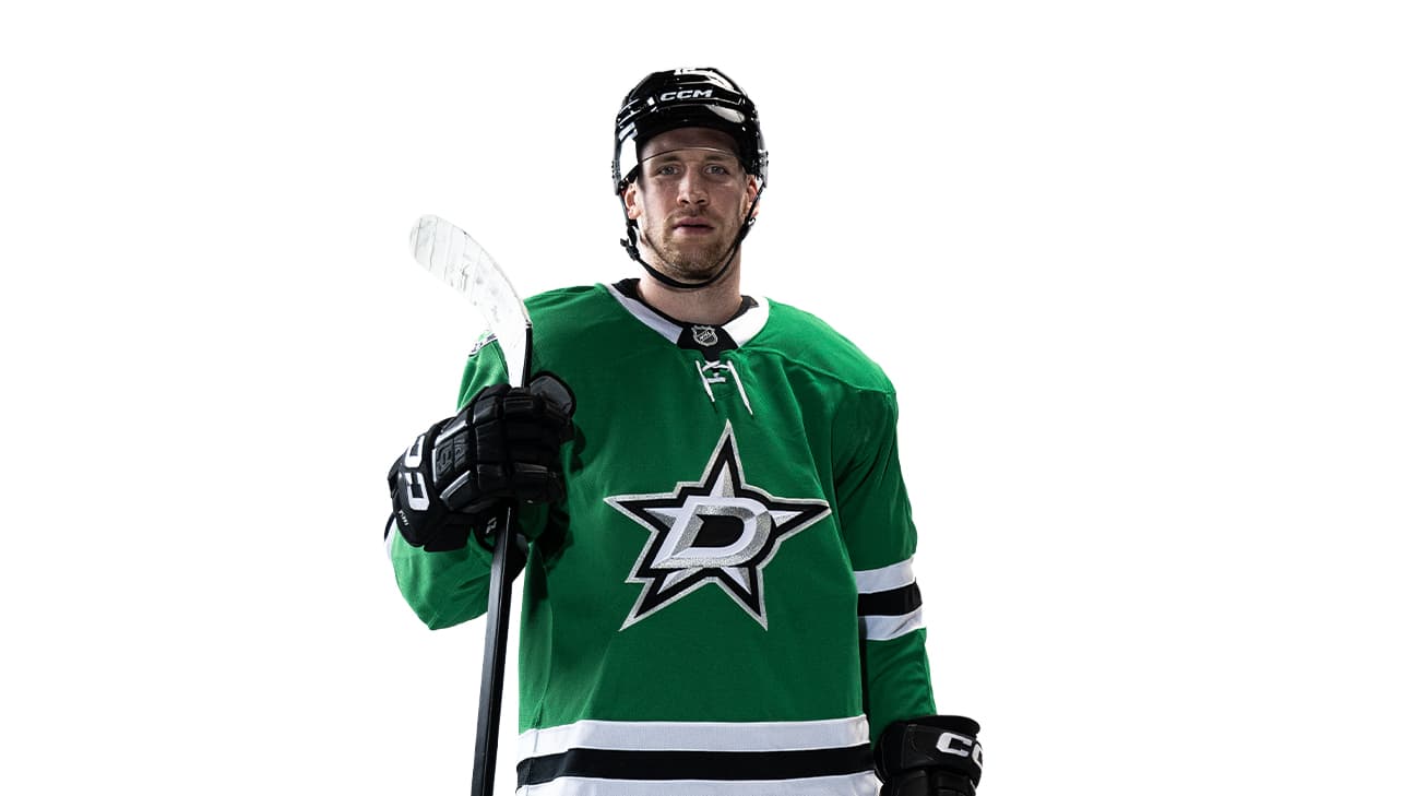 Radek Faksa action shot