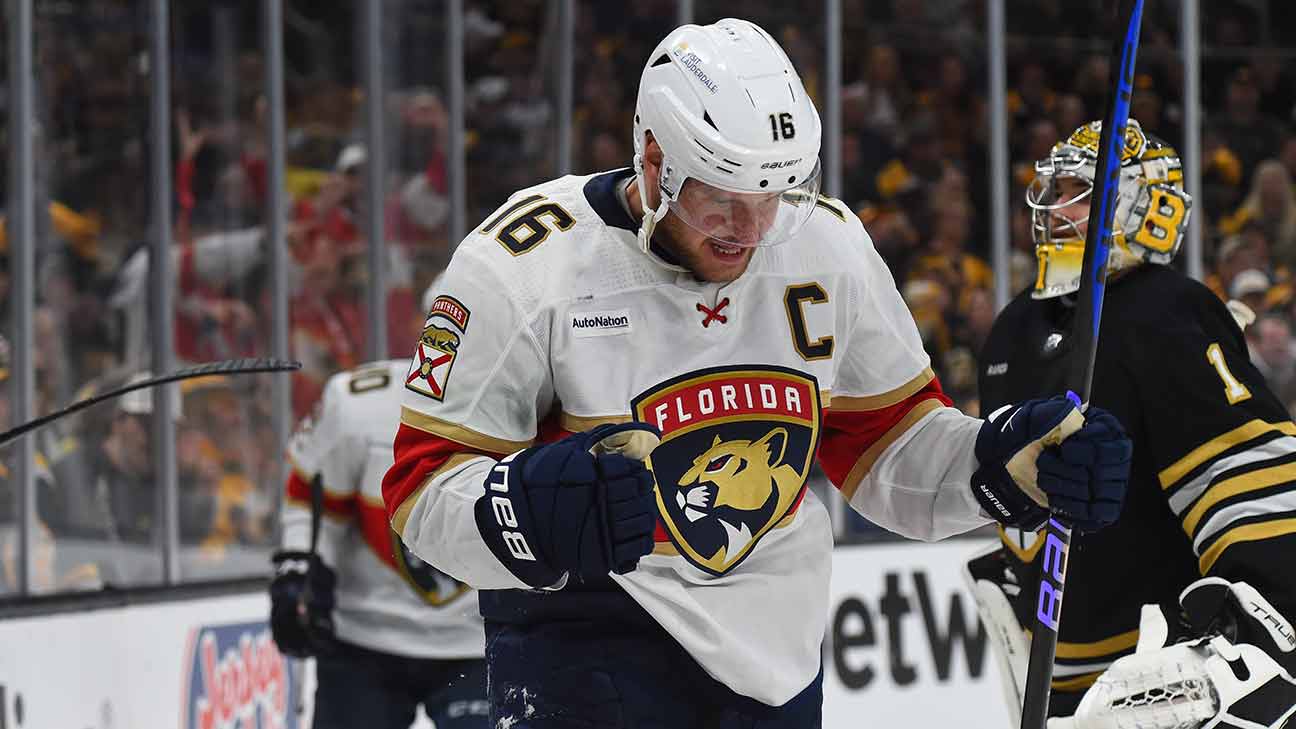 Aleksander Barkov action shot