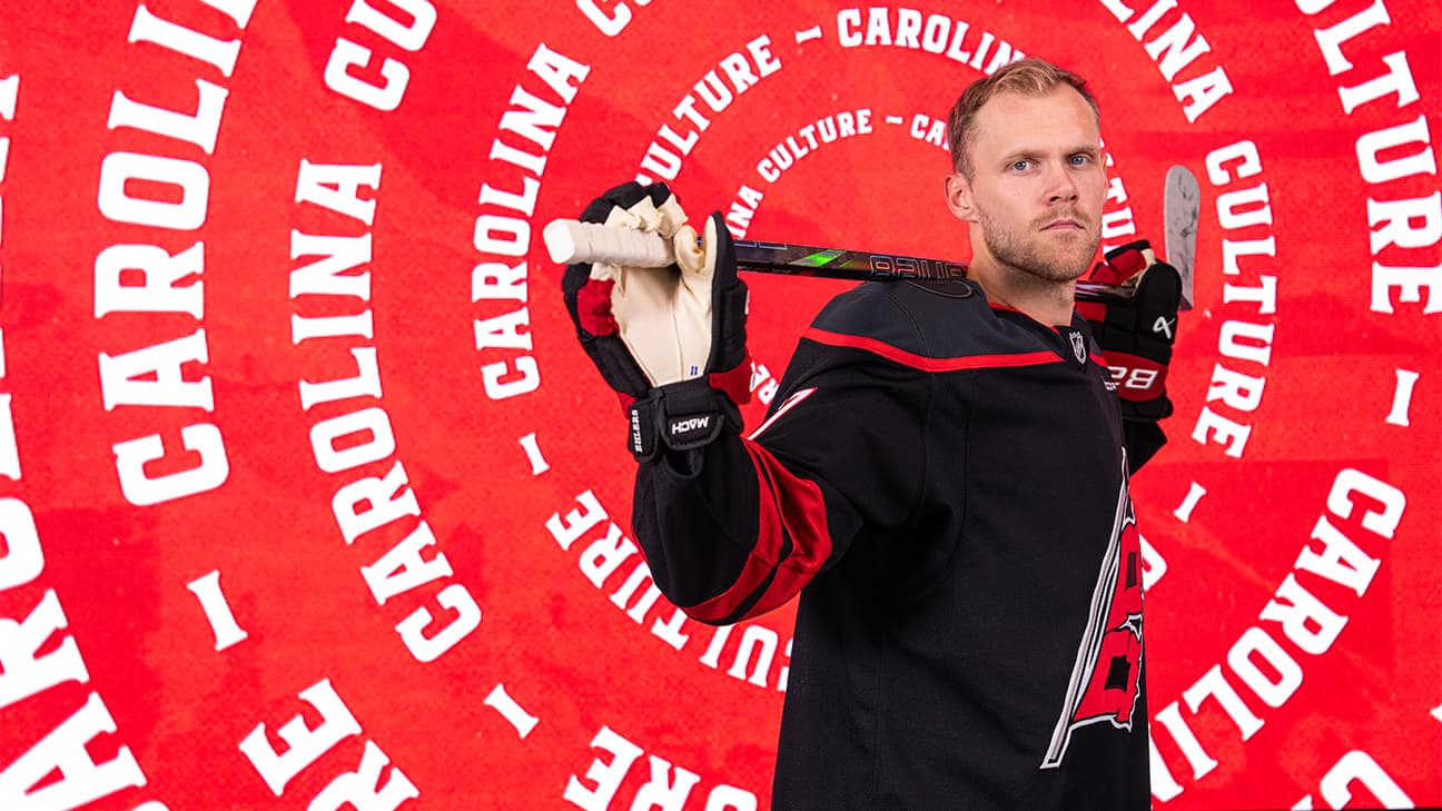 Nikolaj Ehlers action shot