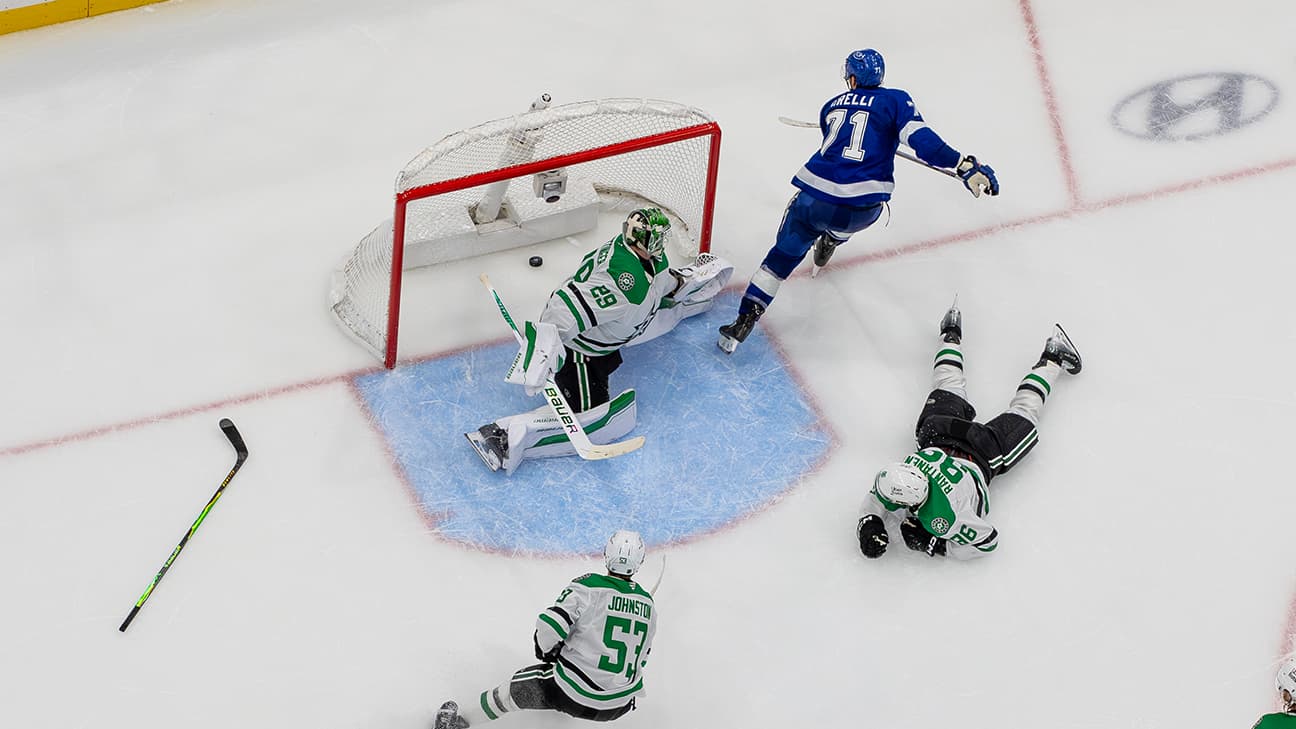 Anthony Cirelli action shot