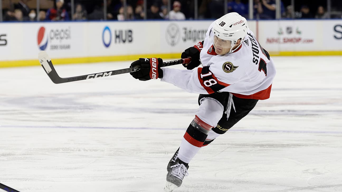 Tim Stützle action shot